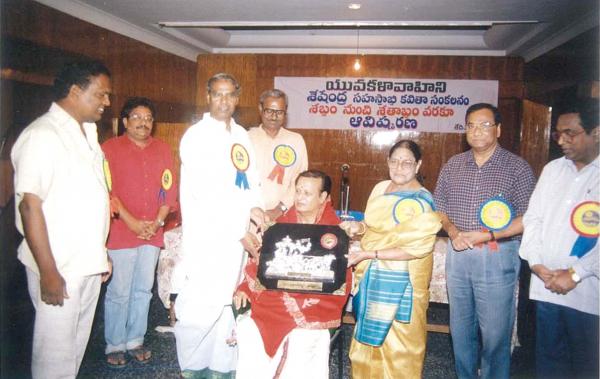 Book Release Function of Seshendra's "From Word to Century" Poetry Anthology . Felicitations and Presentation of title "visionary poet of the millennium" to him by Yuva Kalaa Vahini, literary orgnaisation. Present in the picture Prof.Kasireddy Venkata Reddy , J.Bapu Reddy , Y.K. Nageswara Rao , Indraganti Srikanth Sharma, Vasireddy Sitha Devi and others: October 2 , 2001